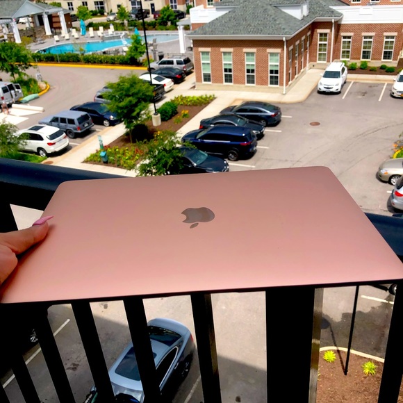 MacBook Air 13inch retina rose gold